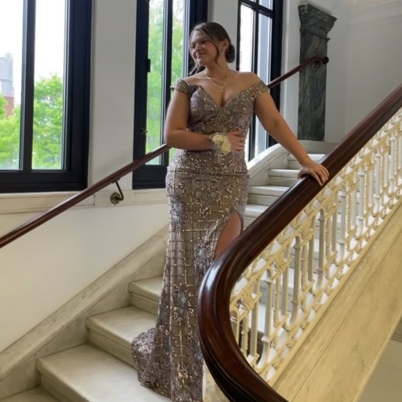 Meet your Posher, Ava - Picture 2 of 3